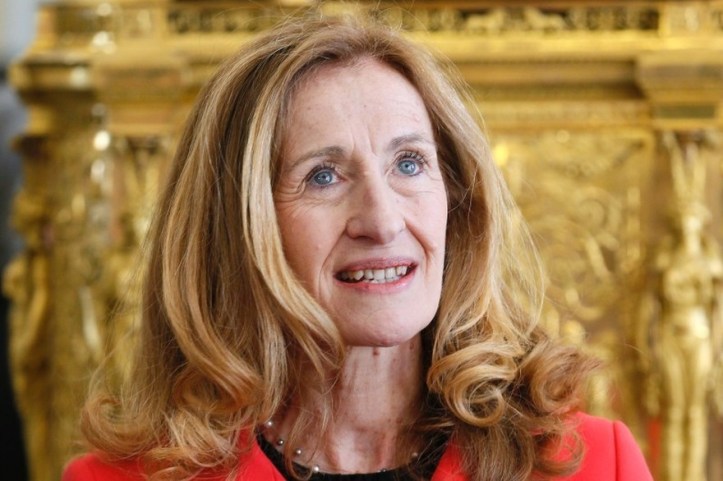 Nicole Belloubet (pas de pomme d'Adam)