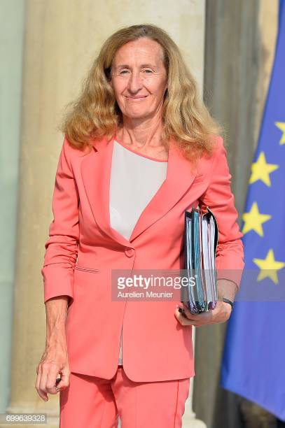 Nicole Belloubet (épaules plus larges que les hanches)