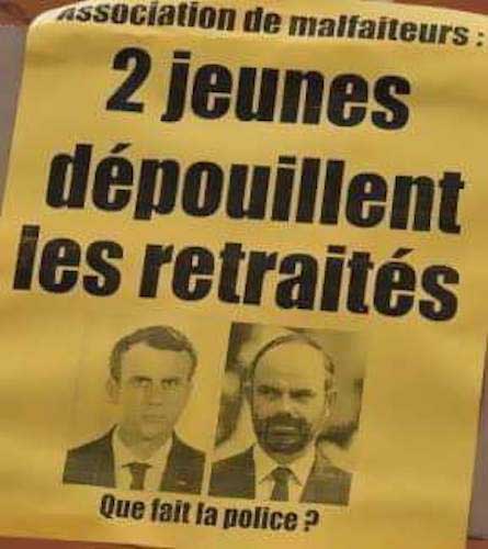 Deux jeunes dépouillent des retraités