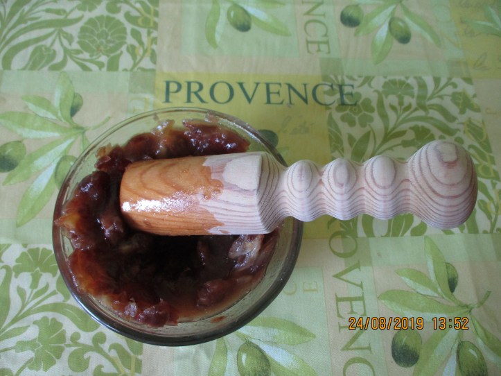 76. Bien écraser les dattes