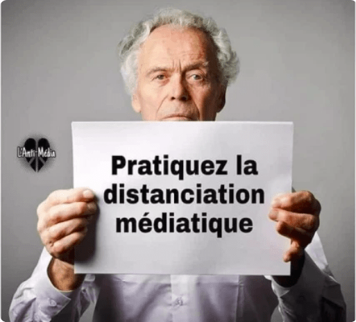 Distanciation médiatique